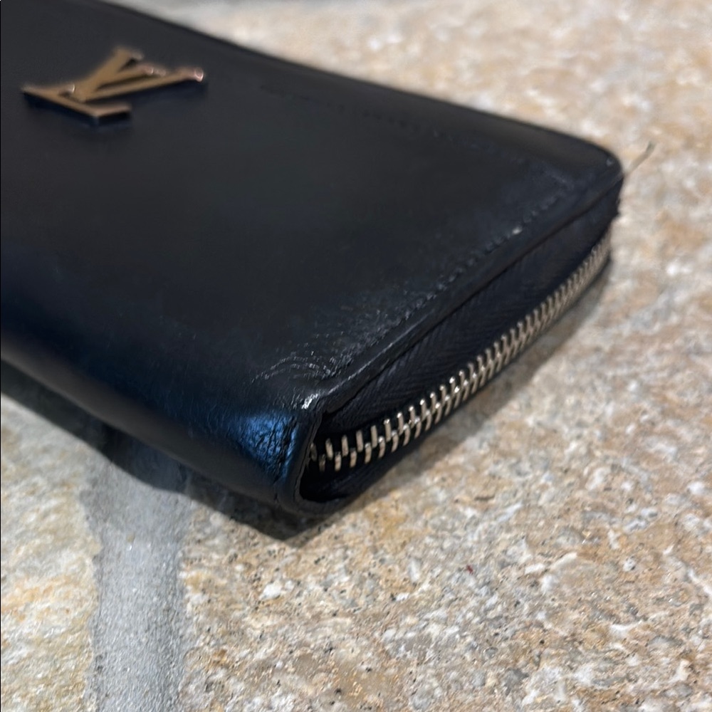 Authentic Louis Vuitton Black leather Lock Me full zip wallet - Picture 10 of 13